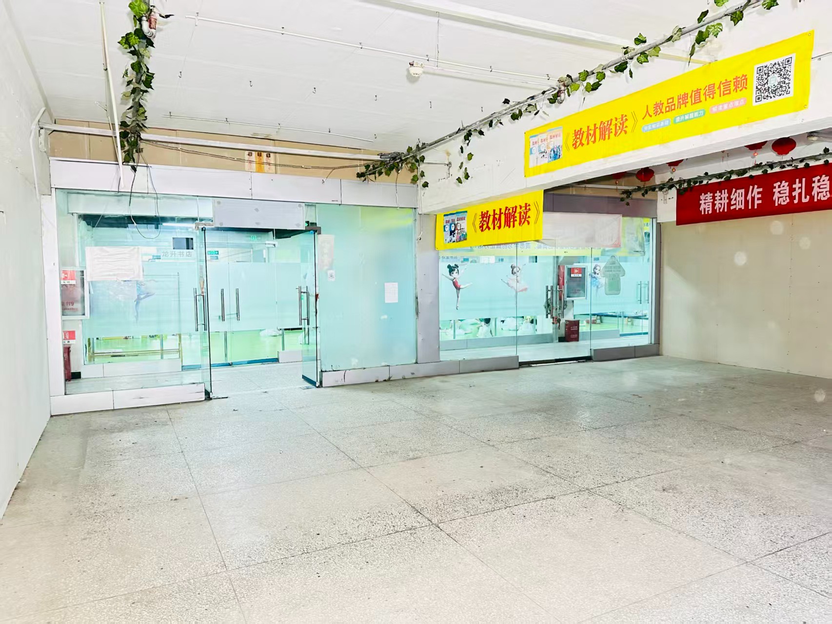 汉屯路提供写字楼、商铺、展示空间、直播间等多种面积选择，满足企业办公、研发、展示、运营等多元需求。