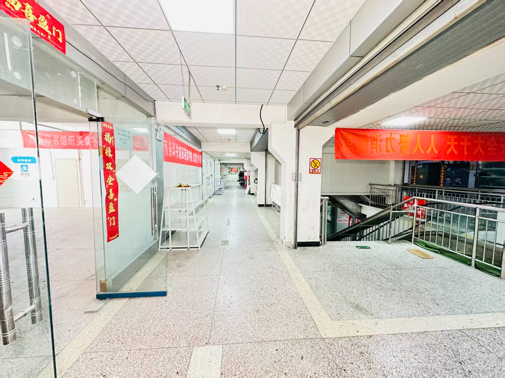 汉屯路引入人工智能技术应用场景，推动AI与商业、零售、电商、企业服务等领域融合发展。